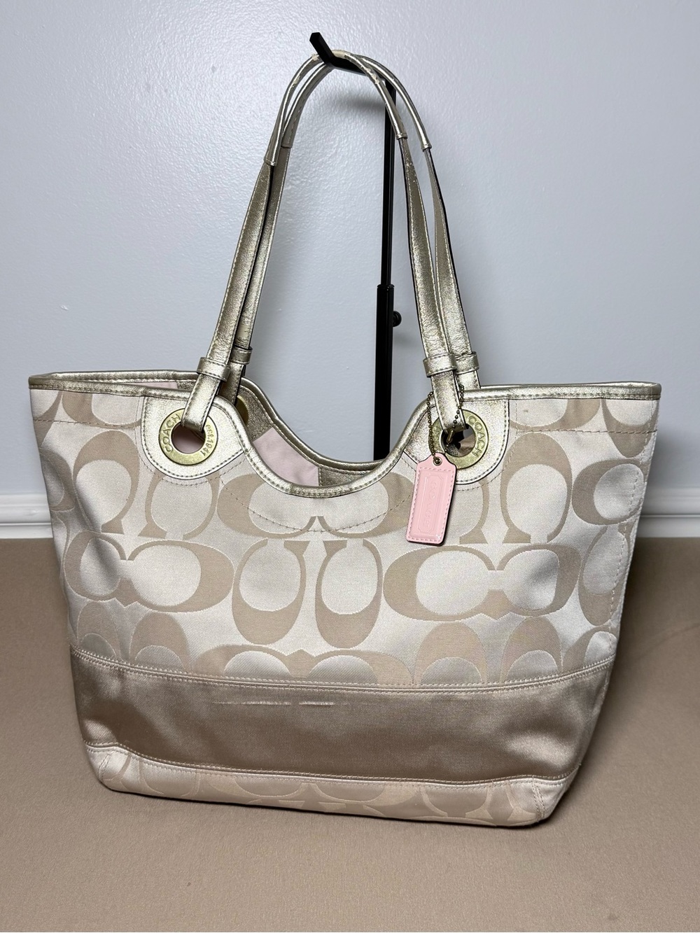 ✨ Coach Signature C Jacquard Tote - Beige & Metallic Gold ✨